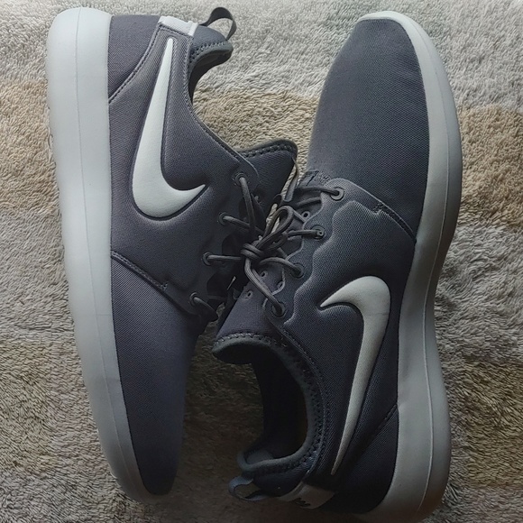 roshe run 2 men